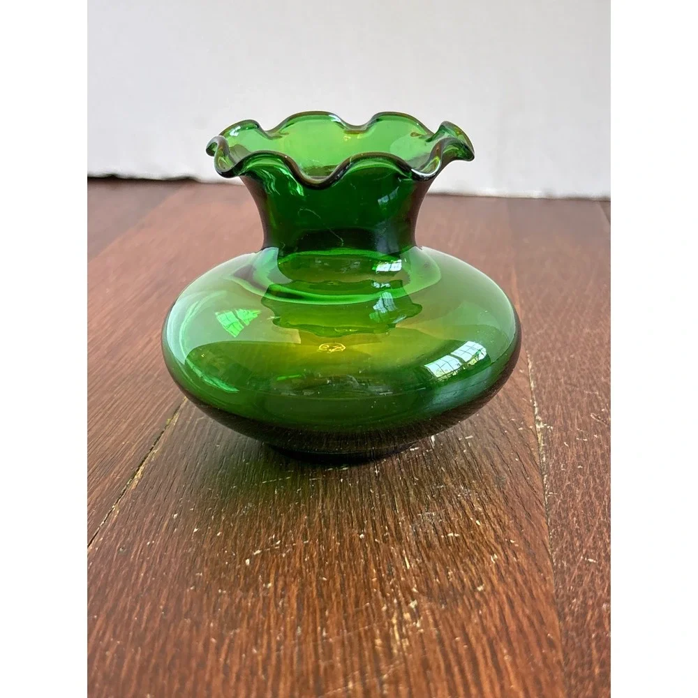 Vintage Emerald Green Glass Bud Vase Ruffled Rim Squat Bulbous Decorative 3.5in